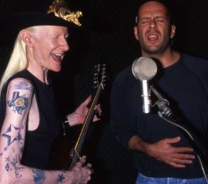 Bruce Willis , Johnny Winter 1989 NYC.jpg